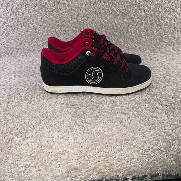 DVS skateboard shoes, great shape 8.5 in size - Picture 1 of 4